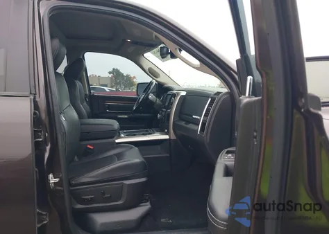 2016 Ram 1500 Laramie z USA, uszkodzony, nr VIN 1C6RR7VM8GS256474